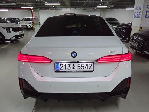 BMW 5-Series 520i M Sport — пробег 1 450 км — фото 4 из 5