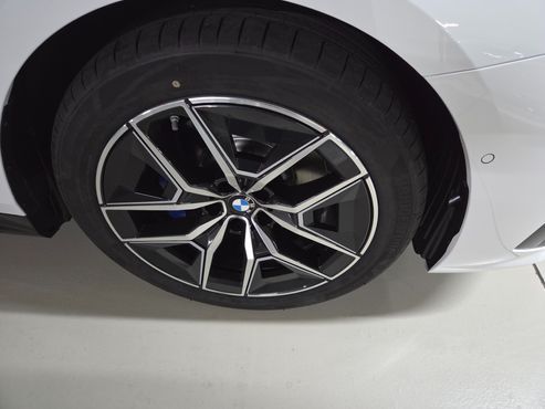 BMW 5-Series 520i M Sport — пробег 1 450 км — фото 5 из 5