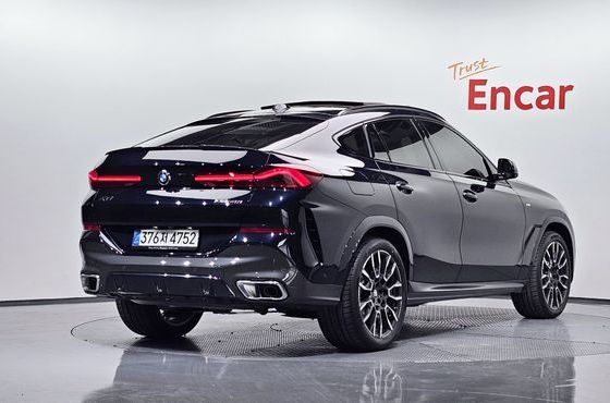 BMW X6 xDrive40i M Sport — пробег 37 км — фото 2 из 5