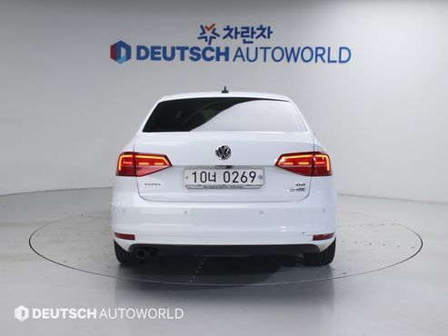 Volkswagen Jetta 2.0 TDI BlueMotion Premium 6th — пробег 132 792 км — фото 4 из 5