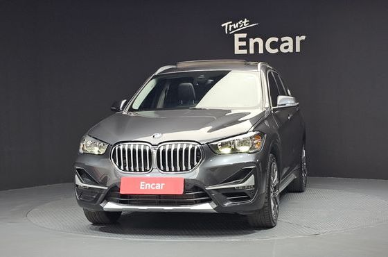 BMW X1 xDrive 20i xLine — пробег 80 750 км — фото 3 из 5
