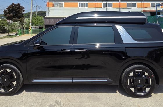 Kia Carnival HEV 9-Seater Hi-Limousine (Special vehicle) — пробег 7 км — фото 1 из 5