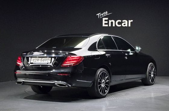 Mercedes-Benz E-Class E300 4MATIC Exclusive — пробег 99 176 км — фото 2 из 5