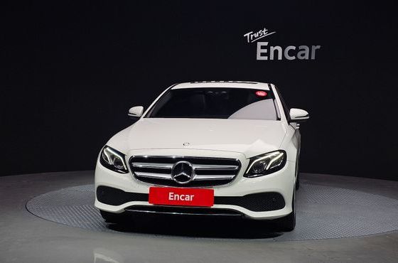 Mercedes-Benz E-Class E220d 4MATIC Avantgarde — пробег 83 756 км — фото 3 из 5