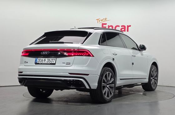 Audi Q8 55 TFSI Quattro Premium — пробег 92 608 км — фото 2 из 5