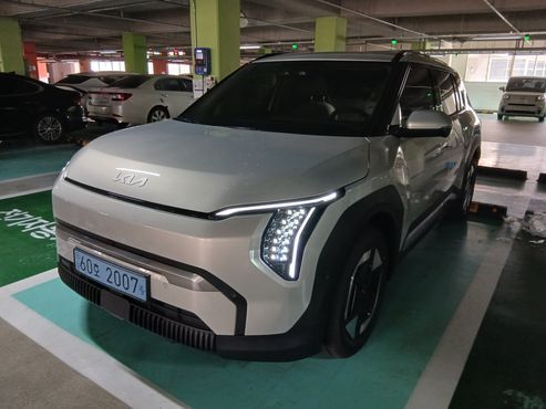 Kia EV3 Long Range 2WD Earth — пробег 1 023 км — фото 3 из 5