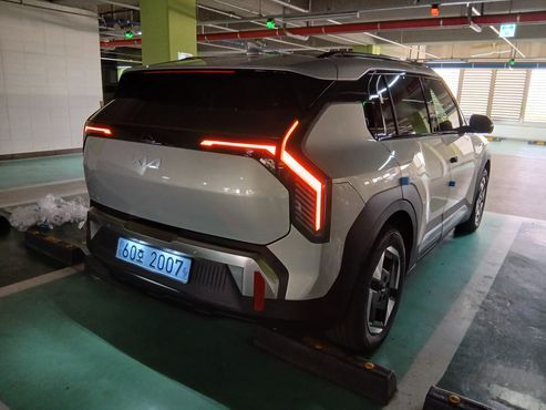 Kia EV3 Long Range 2WD Earth — пробег 1 023 км — фото 5 из 5