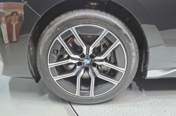 BMW 7-Series 740i xDrive M Sport — пробег 5 170 км — фото 5 из 5