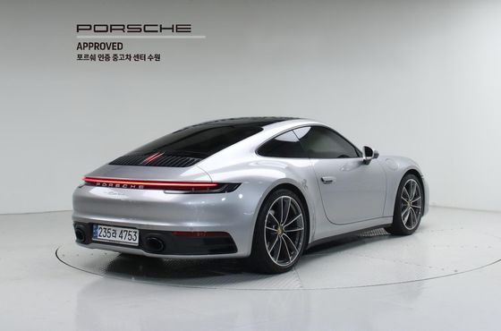 Porsche 911 Carrera — пробег 15 000 км — фото 2 из 5