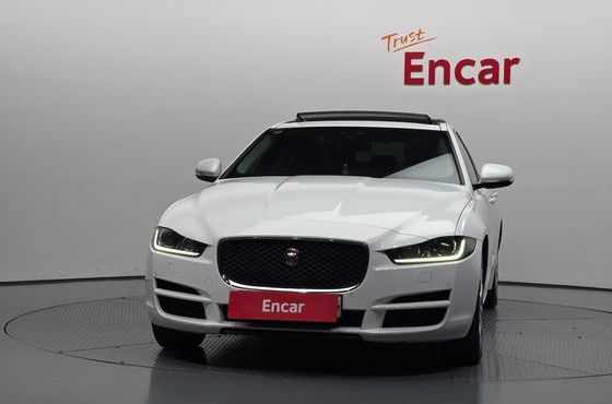 Jaguar XE 20d Perstige AWD — пробег 83 914 км — фото 3 из 5