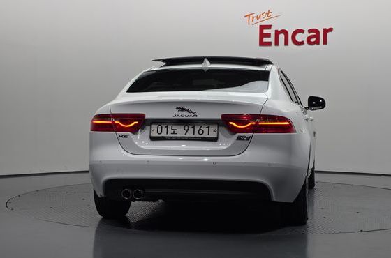 Jaguar XE 20d Perstige AWD — пробег 83 914 км — фото 4 из 5