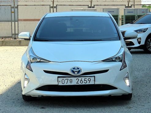 Toyota Prius 1.8 E — пробег 179 125 км — фото 1 из 5