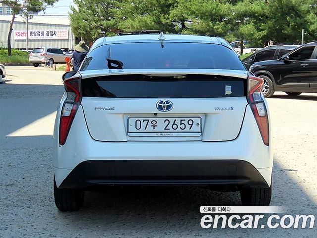 Toyota Prius 1.8 E — пробег 179 125 км — фото 4 из 5