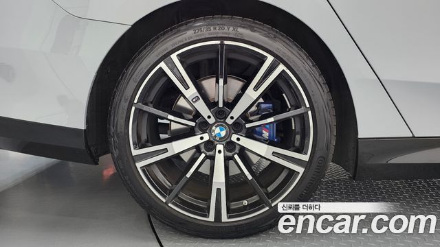 BMW 5-Series 530i xDrive M Sport — пробег 9 672 км — фото 5 из 5