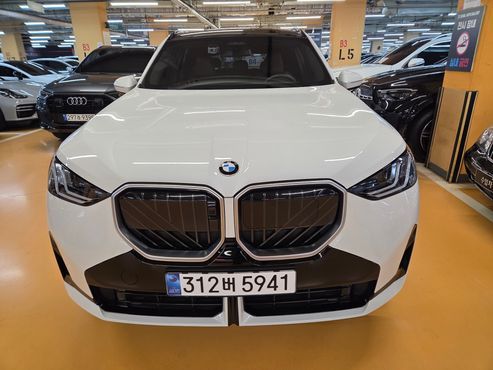 BMW X3 xDrive 20 M Sport — пробег 4 800 км — фото 1 из 5