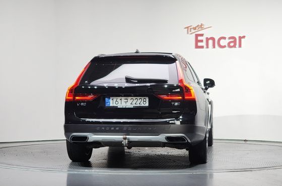 Volvo V90 T5 Pro AWD — пробег 117 789 км — фото 4 из 5