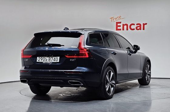 Volvo V60 B5 Pro AWD — пробег 36 229 км — фото 2 из 5