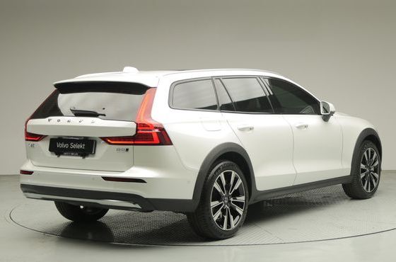 Volvo V60 B5 Ultra AWD — пробег 4 799 км — фото 2 из 5