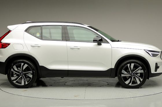 Volvo XC40 B4 Ultra Dark — пробег 3 678 км — фото 3 из 5