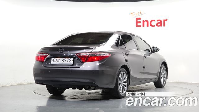Toyota Camry 2.5 XLE — пробег 101 256 км — фото 2 из 5