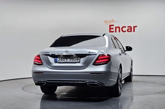 Mercedes-Benz E-Class E220d 4MATIC Exclusive — пробег 80 145 км — фото 4 из 5