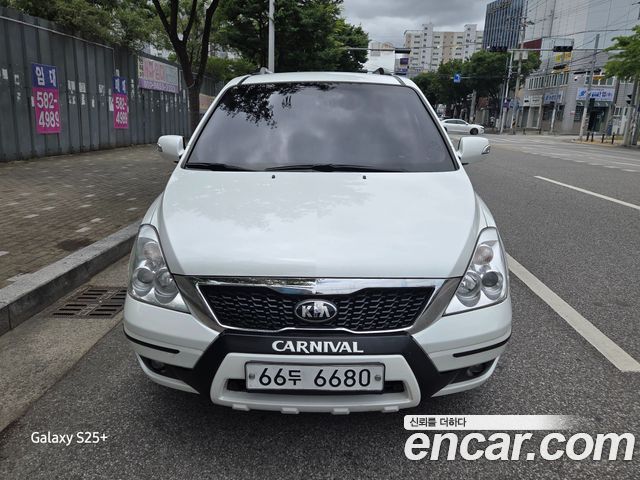 Kia Carnival New Carnival Limousine GLX High-Deluxe — пробег 192 737 км — фото 2 из 5