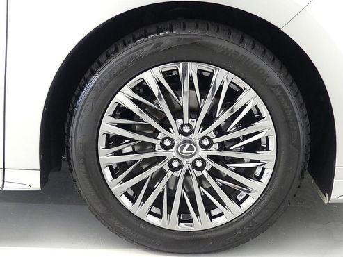 Lexus LM 500h Executive — пробег 8 200 км — фото 4 из 5