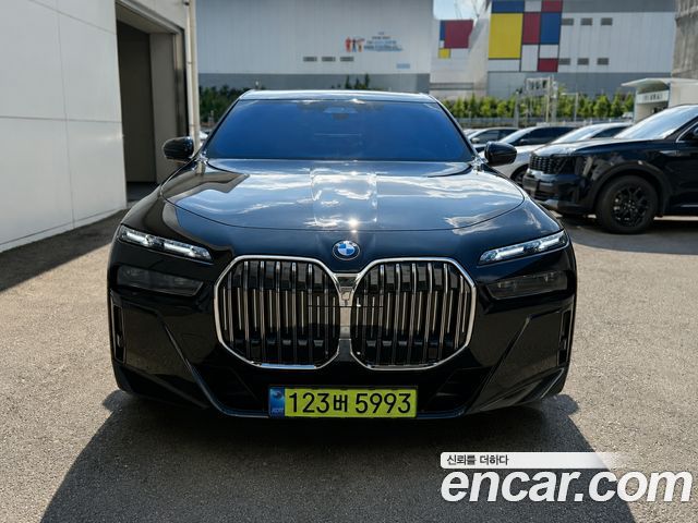 BMW 7-Series 740i xDrive M Sport — пробег 1 300 км — фото 1 из 5