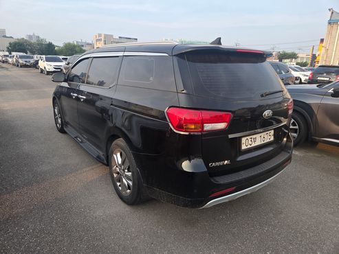 Kia Carnival 9-seater Prestige — пробег 110 000 км — фото 3 из 5