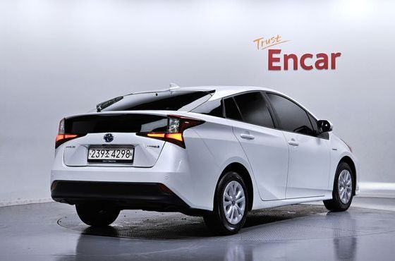 Toyota Prius 1.8 — пробег 60 369 км — фото 2 из 5