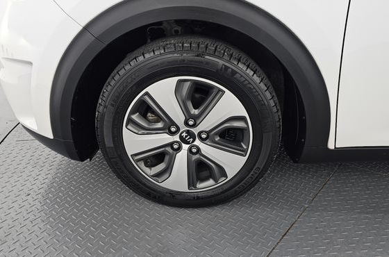 Kia Niro Luxury — пробег 158 743 км — фото 5 из 5