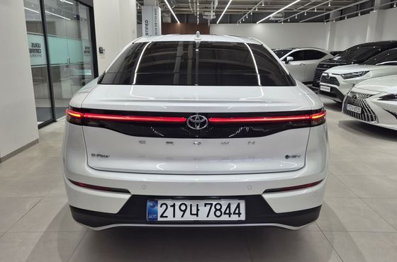 Toyota Crown 2.5 4WD Hybrid — пробег 6 848 км — фото 4 из 5