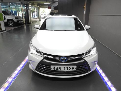 Toyota Camry Hybrid XLE — пробег 61 830 км — фото 1 из 5