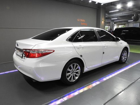 Toyota Camry Hybrid XLE — пробег 61 830 км — фото 3 из 5