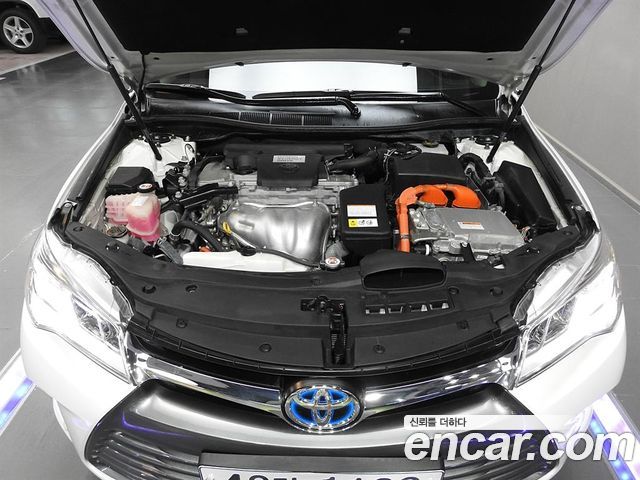 Toyota Camry Hybrid XLE — пробег 61 830 км — фото 4 из 5