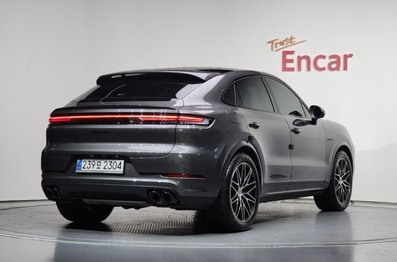 Porsche Cayenne 3.0 E-Hybrid Coupe — пробег 4 597 км — фото 2 из 5