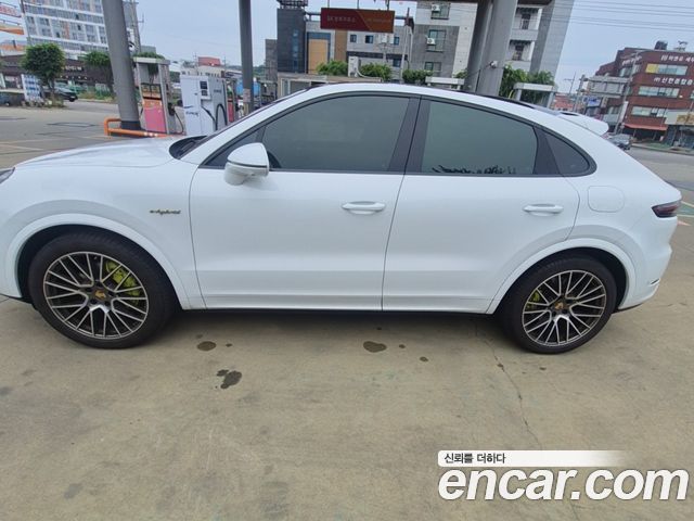 Porsche Cayenne 3.0 E-HYBRID PLATINUM EDITION — пробег 54 000 км — фото 3 из 5