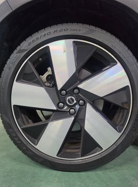 Volvo XC40 Twin Ultimate — пробег 12 700 км — фото 5 из 5