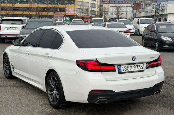 BMW 5-Series 520i M Sport — пробег 50 296 км — фото 2 из 5