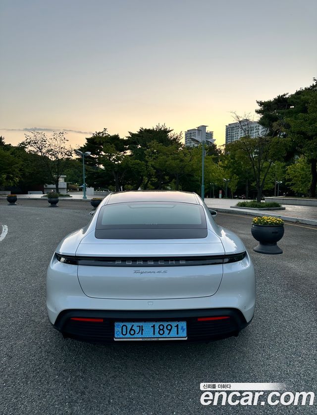 Porsche Taycan из Кореи Encar