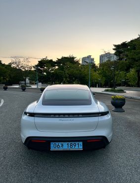 Porsche Taycan 4S — пробег 49 500 км — фото 2 из 5