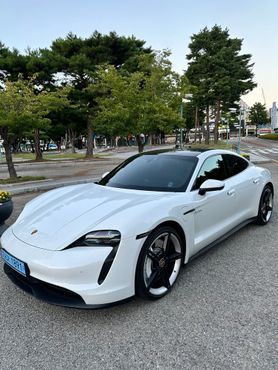 Porsche Taycan 4S — пробег 49 500 км — фото 4 из 5