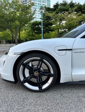 Porsche Taycan 4S — пробег 49 500 км — фото 5 из 5