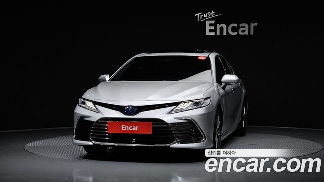 Toyota Camry 2.5 XLE Hybrid — пробег 23 878 км — фото 3 из 5