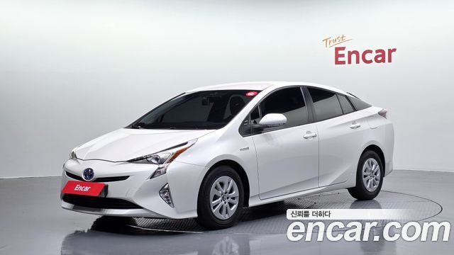 Toyota Prius 1.8 E — пробег 119 262 км — фото 1 из 5