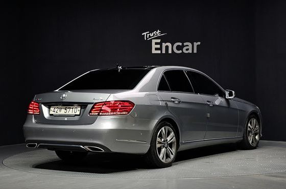 Mercedes-Benz E-Class E300 4MATIC Avantgarde — пробег 127 895 км — фото 2 из 5