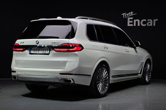 BMW X7 xDrive 40i Design Pure Excellence 7-Seater — пробег 9 379 км — фото 2 из 5