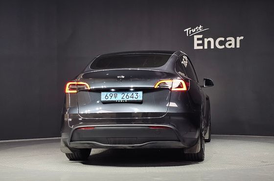 Tesla Model Y RWD — пробег 40 030 км — фото 4 из 5