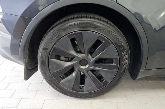 Tesla Model Y RWD — пробег 40 030 км — фото 5 из 5