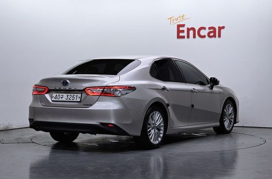 Toyota Camry 2.5 XLE Hybrid — пробег 204 977 км — фото 2 из 5